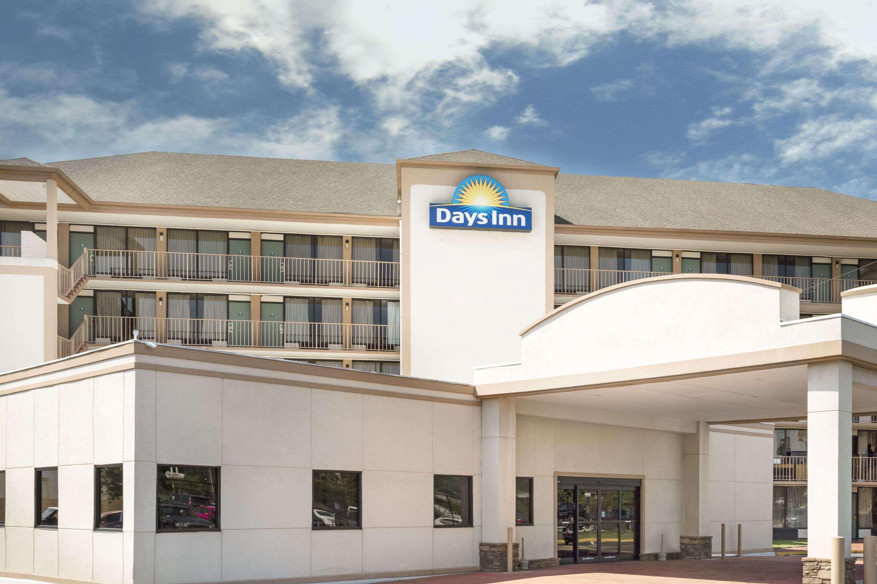 Days Inn By Wyndham Columbus-North Fort Moore Exterior photo